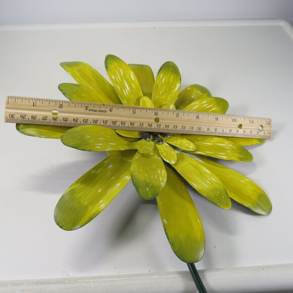 Yellow Flower Metal Yard Decor Stake all metal (no moving parts) - Picture 5 of 13